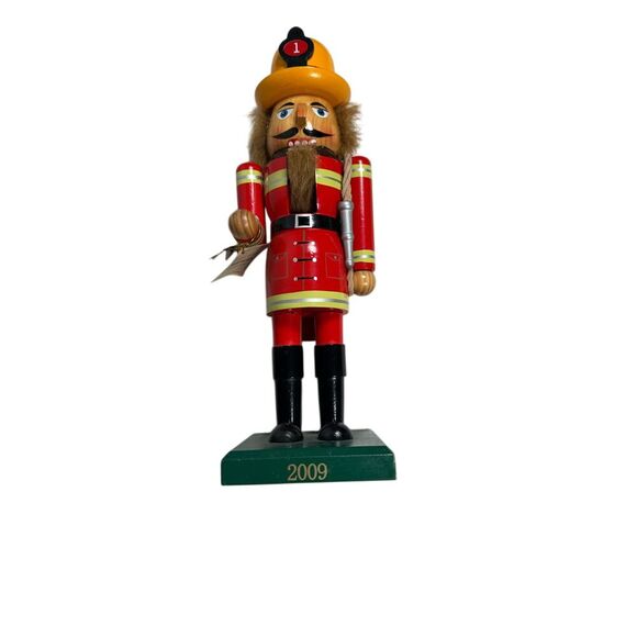 2009 Firefighter Nutcracker Christmas Holiday Decor Collectible Wood Figurine - Picture 1 of 4